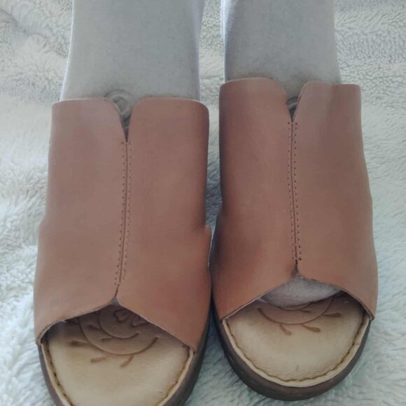 Born Hand Crafted Footwear, Size 8M, Tan, Used, Wedges Sandals - Picture 1 of 6